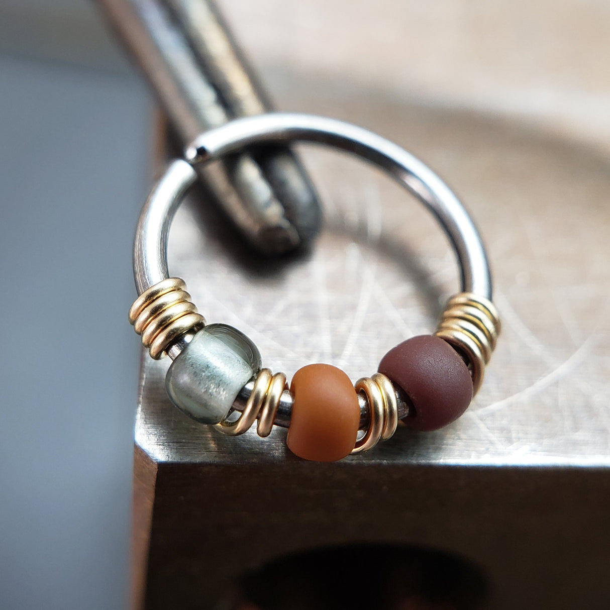 Red Rock - Brown & Grey Nose Ring Hoop - Metal Lotus