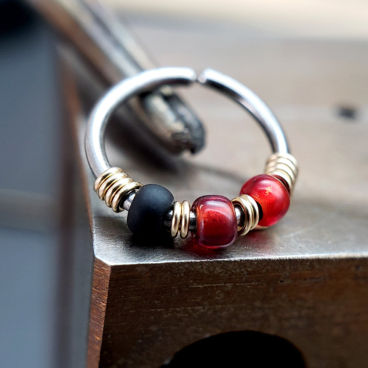 Retro - Red & Black Nose Ring Hoop - Metal Lotus