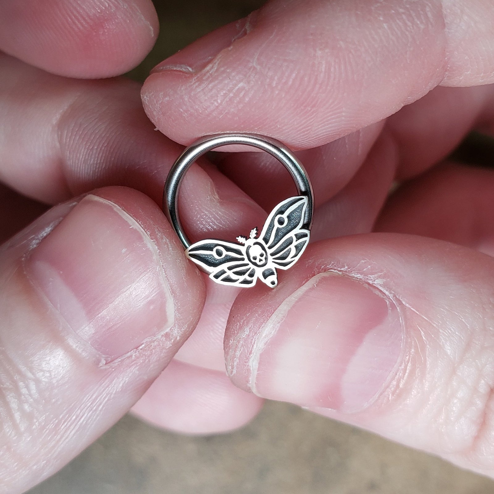 How to Use Captive Bead Rings - Metal Lotus