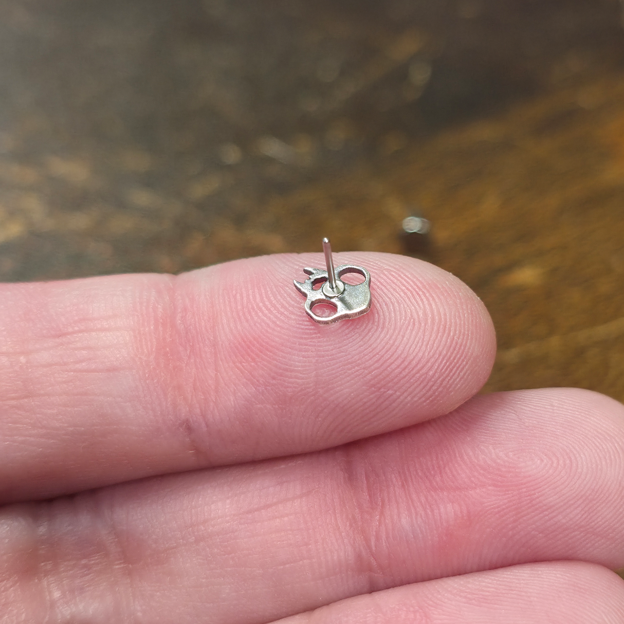 back side of threadless cat skull stud