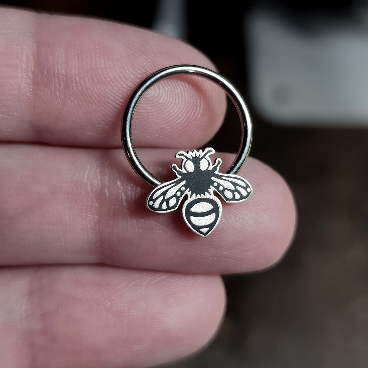 honeybee captive bead ring