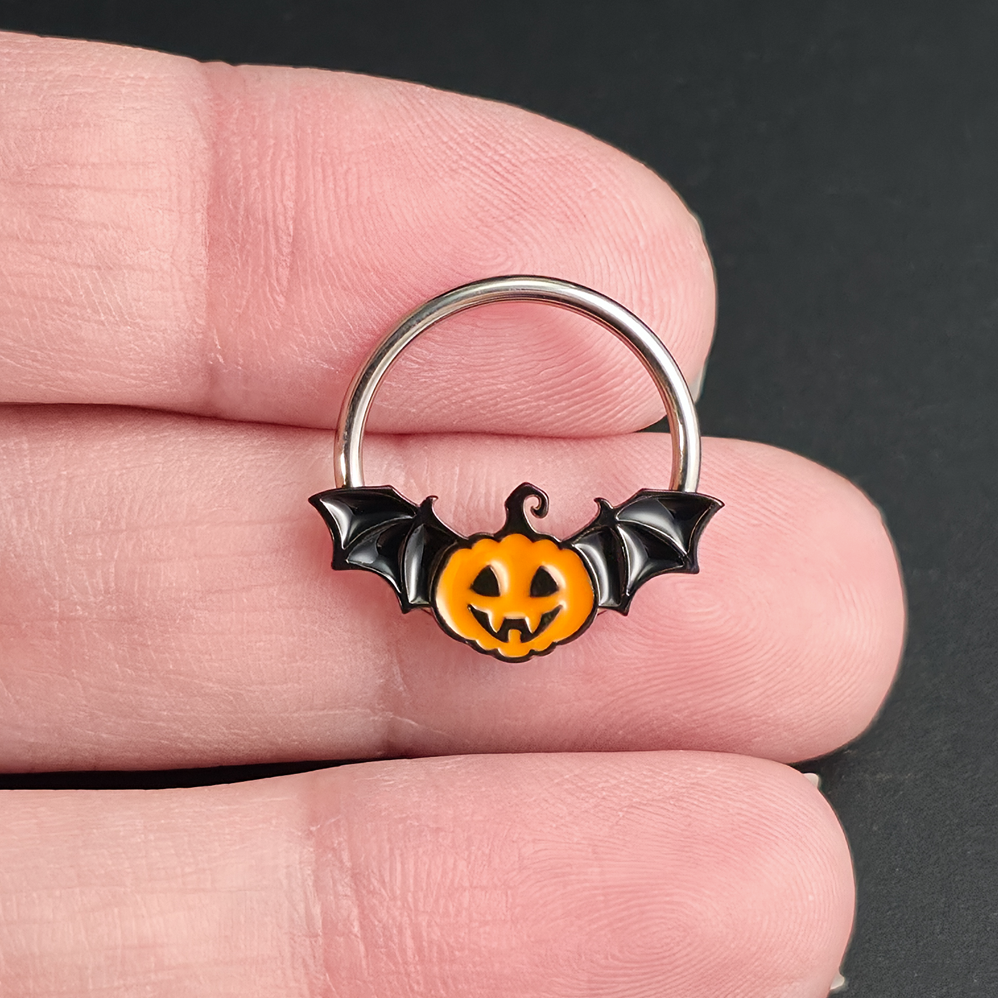 halloween pumpkin bat captive ring on hand