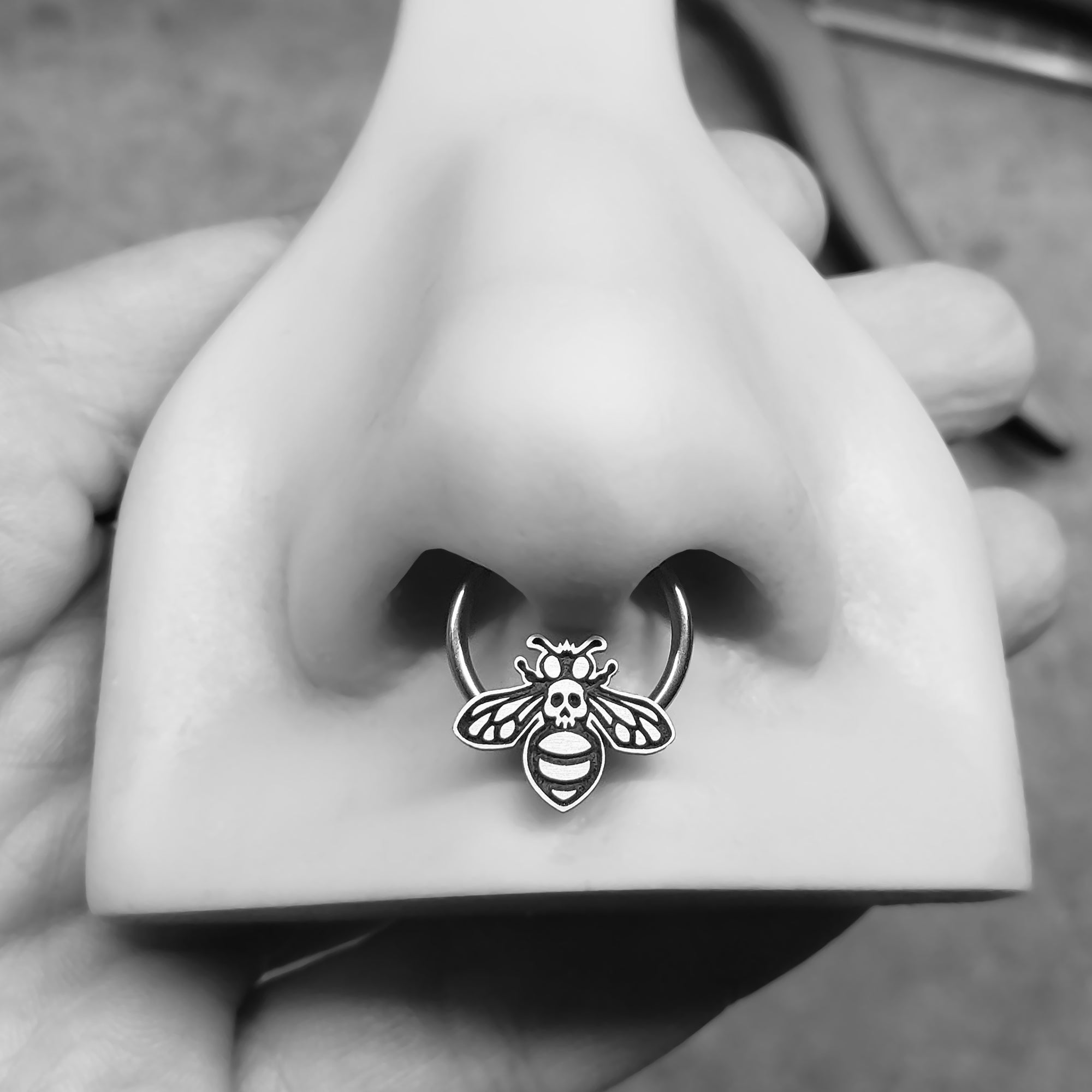 16G Skull Honey Bee Captive Bead Ring - Metal Lotus