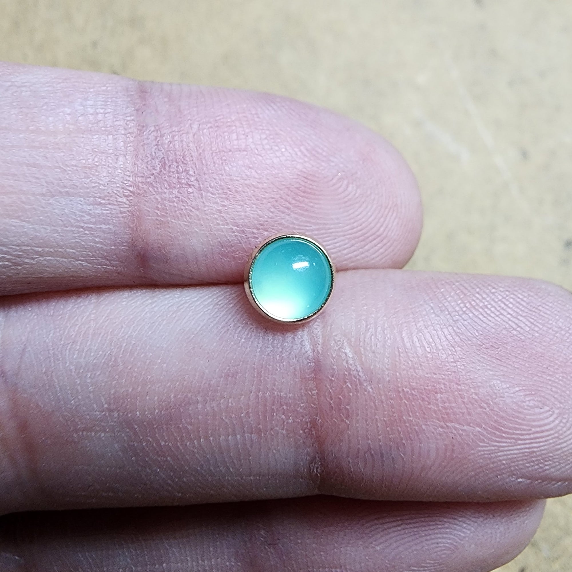 5mm Chrysoprase Gem Top - Metal Lotus