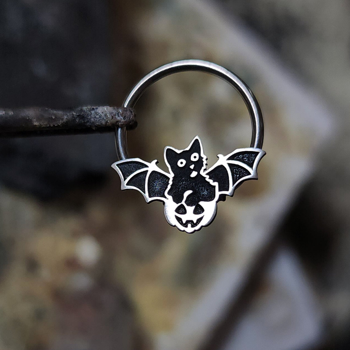 Cat Bat Captive Bead Ring - Metal Lotus