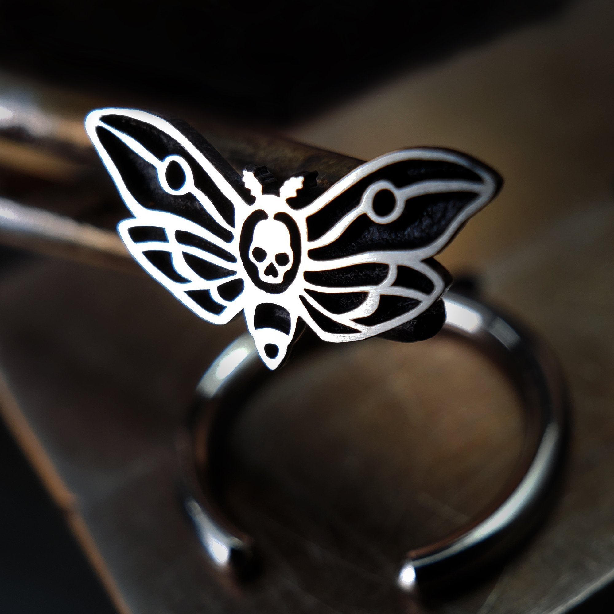 Death's Head Moth Captive Bead Ring - Metal Lotus