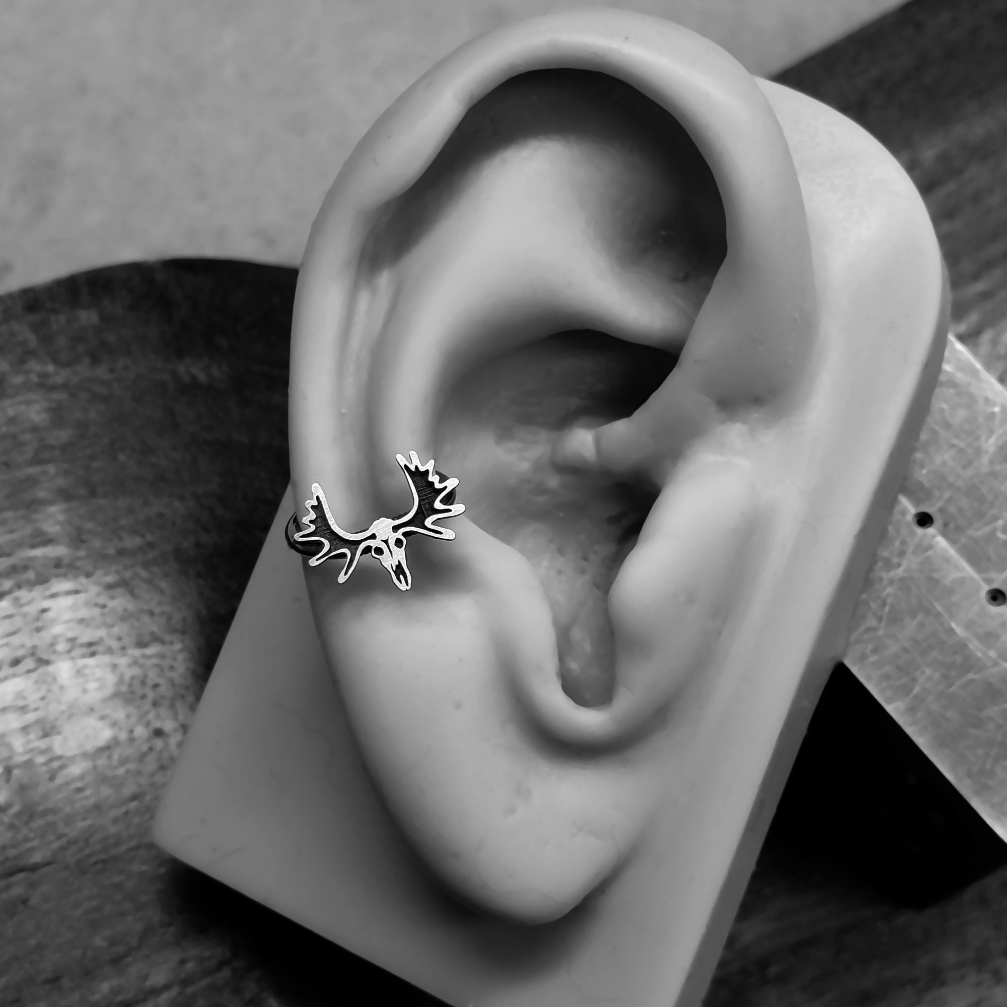 Moose Skull Captive Bead Ring - Metal Lotus