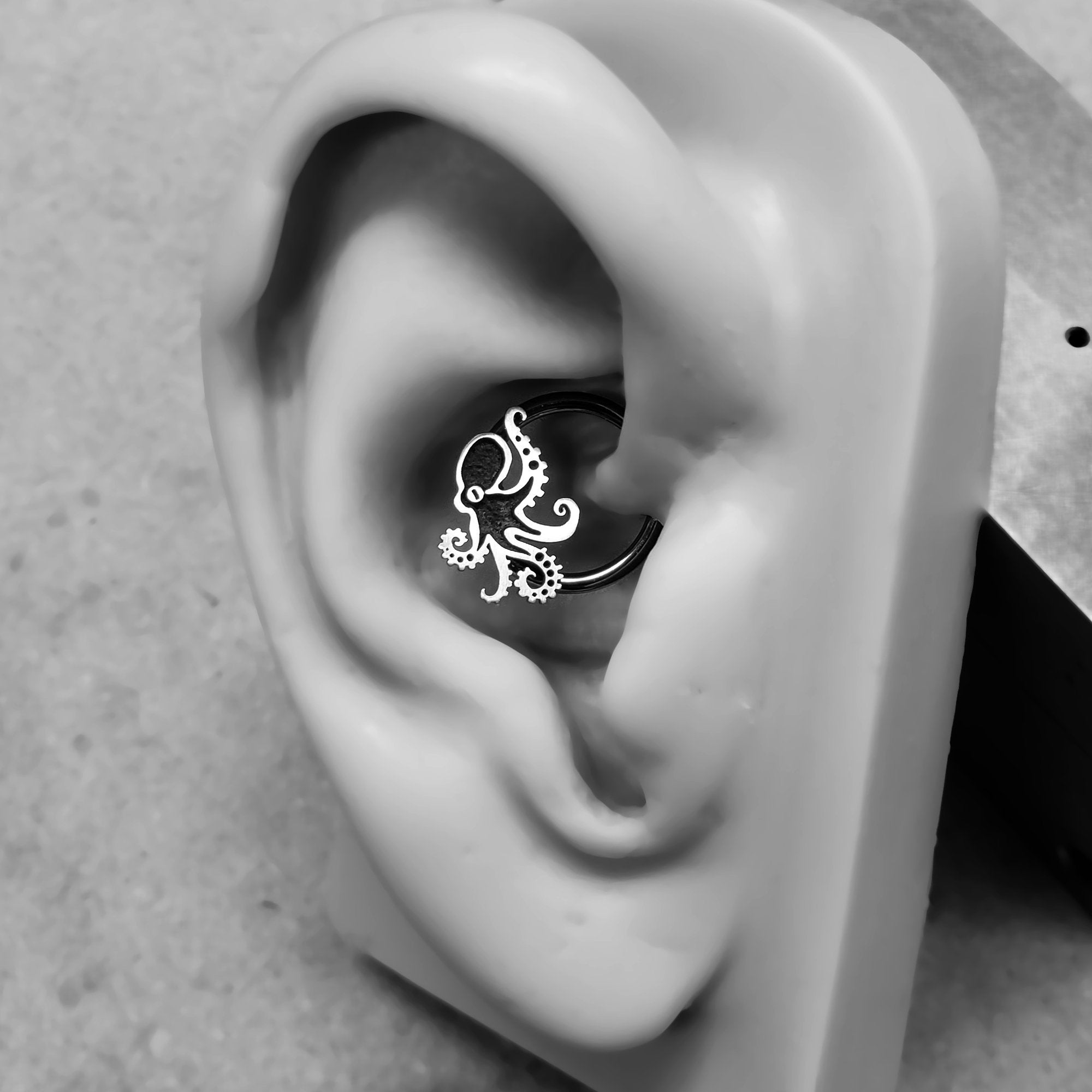 Octopus Captive Bead Ring - Metal Lotus