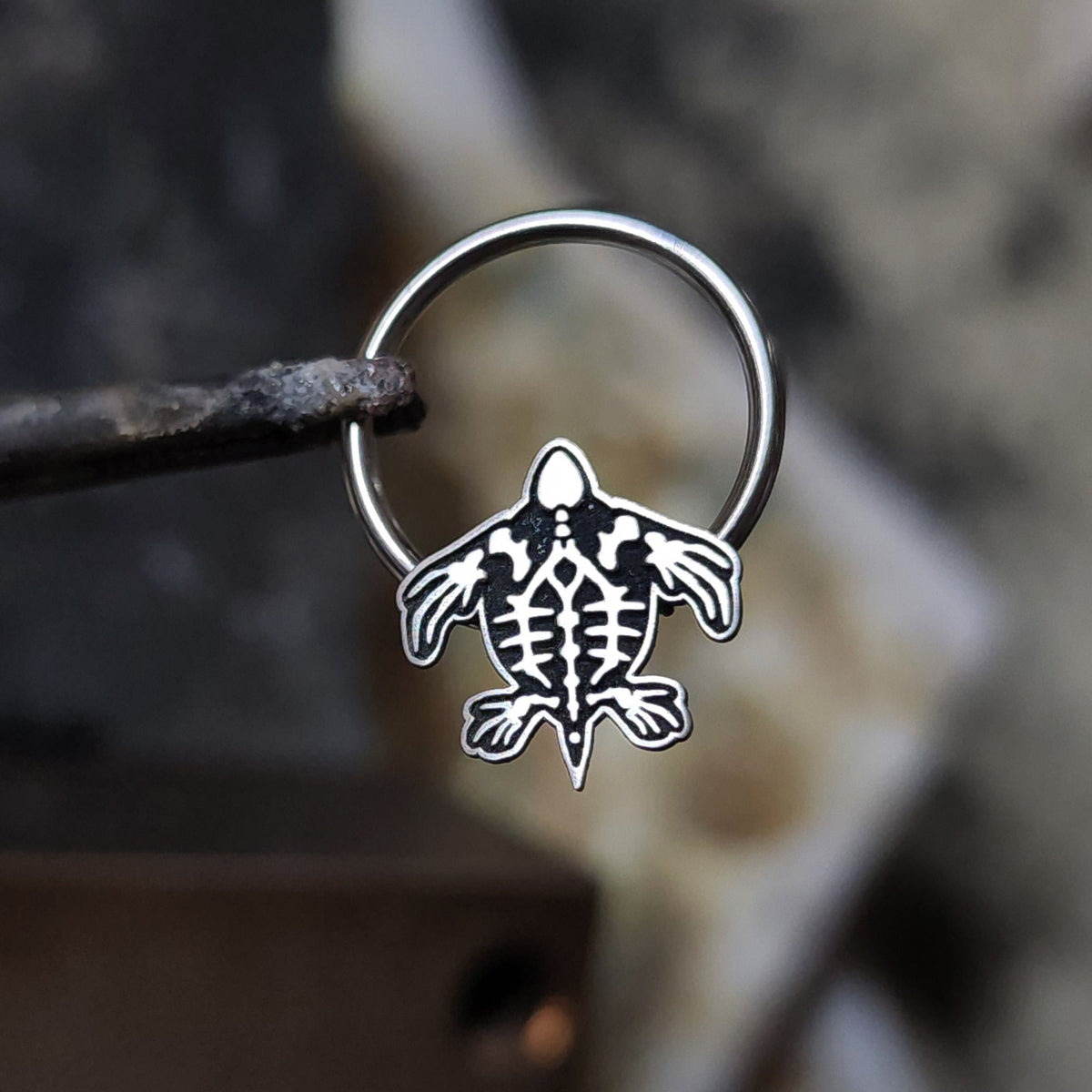 Skeleton Sea Turtle Captive Bead Ring - Metal Lotus