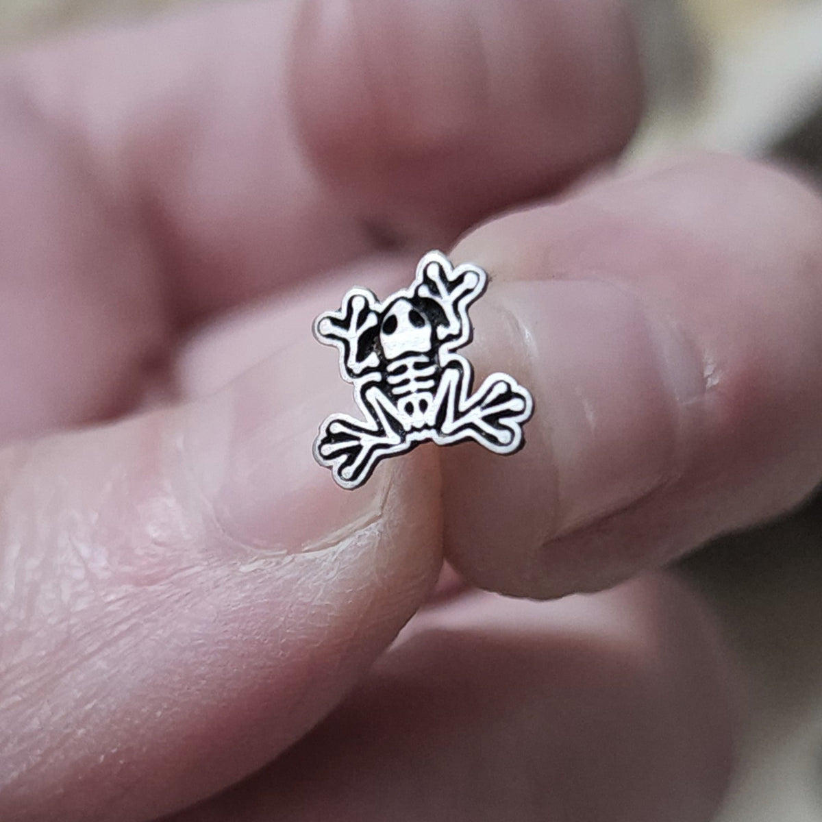 Skeleton Tree Frog Stud - Metal Lotus