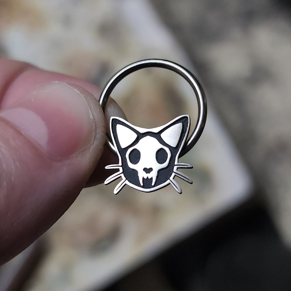 Skull Cat Captive Bead Ring - Metal Lotus