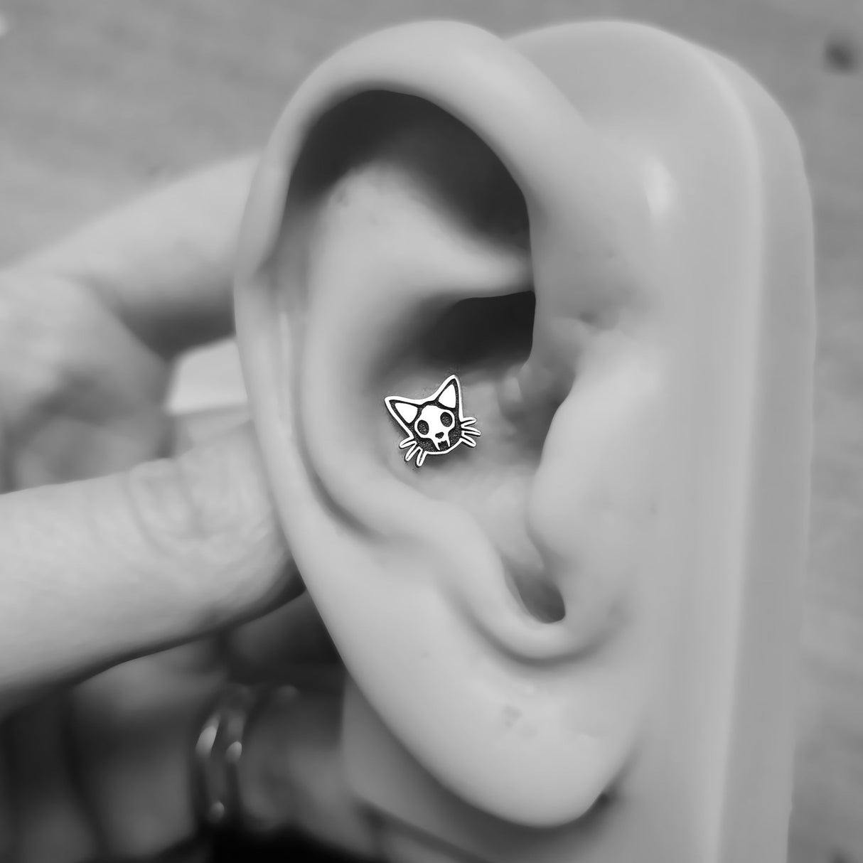 Skull Cat Stud - Metal Lotus