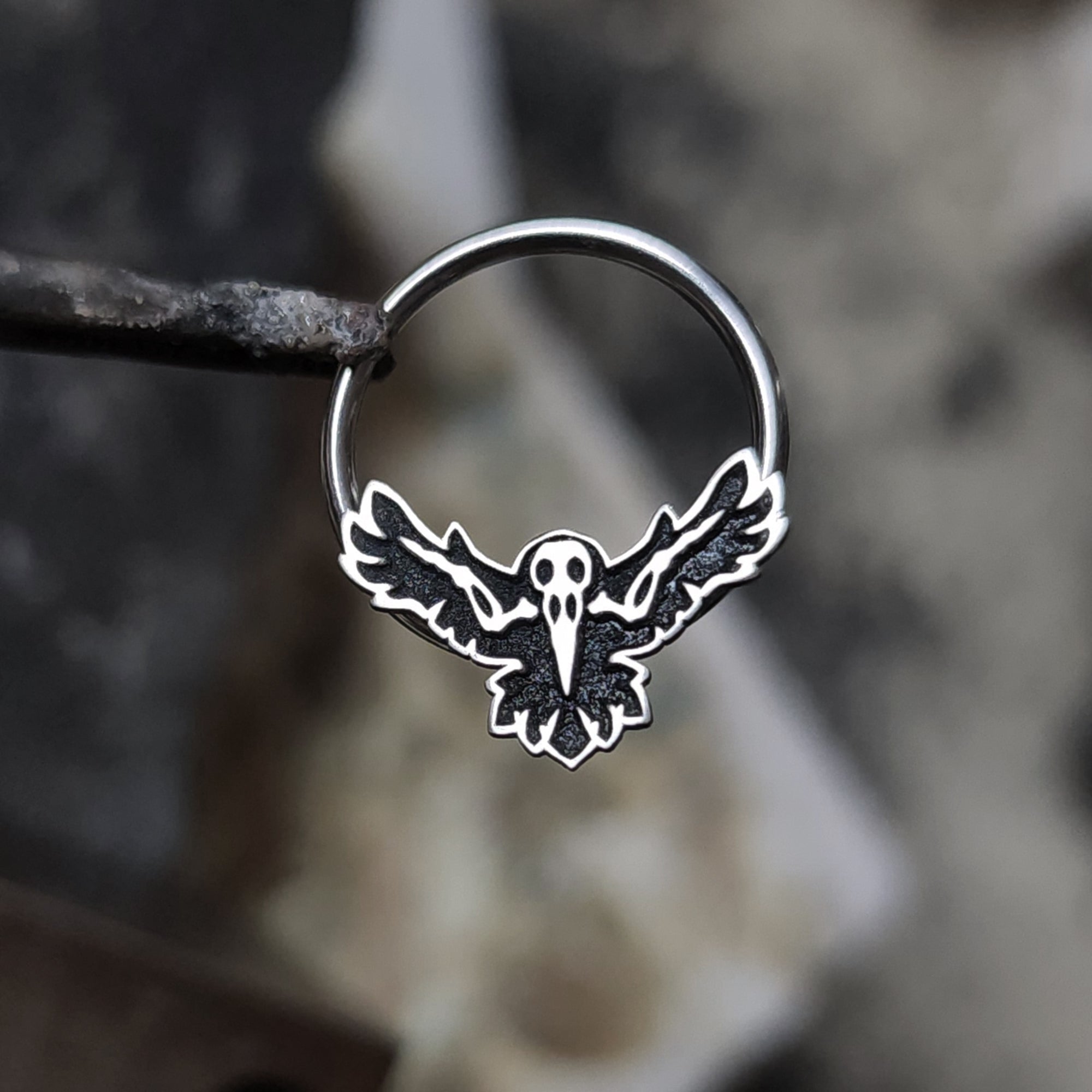Skull Raven Captive Bead Ring - Metal Lotus